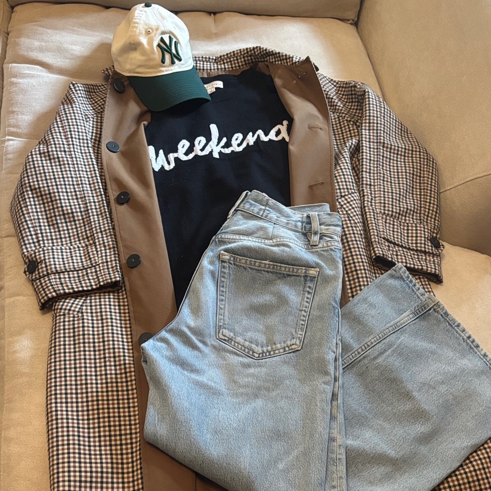 Graphic Black Weekend sweater